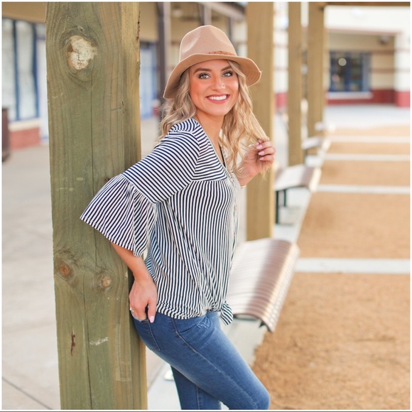 ✨RESTOCKED✨Navy Striped Button Down Top - Picture 3 of 3